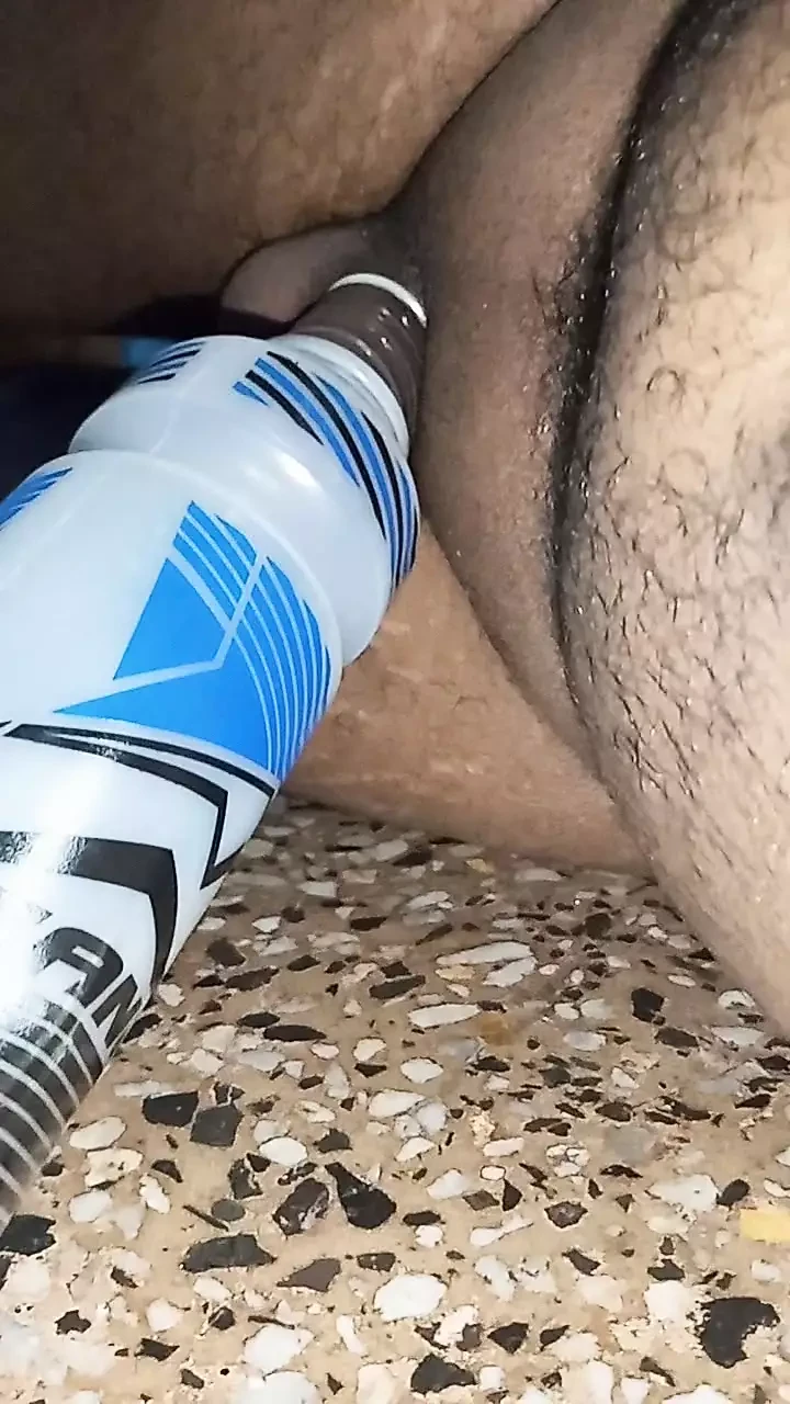Tatie desi aux seins qui sautent chez moi