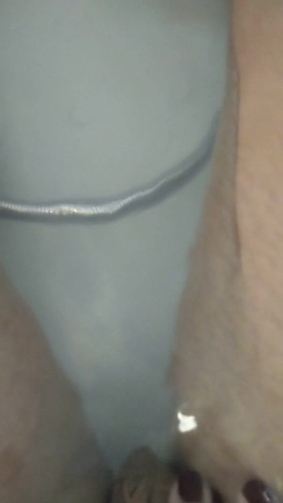 جزائرية تلعب معها في الحمام | مقطع 1