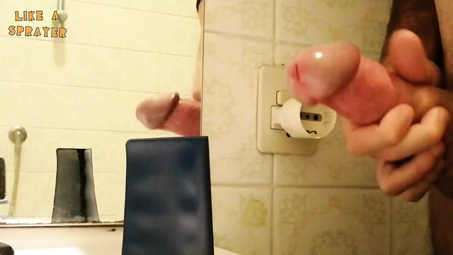Homemade amateur handjob and cumshot on card holder