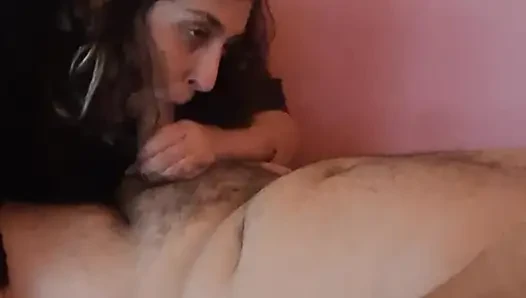 Amatör çift emiyor ve sikişiyor