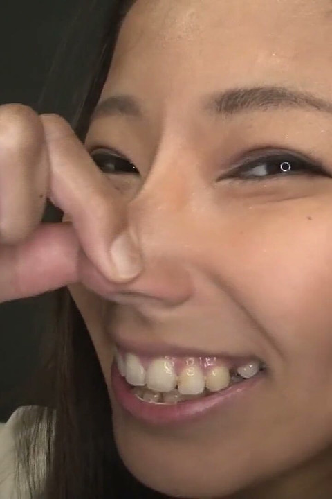 Izumi's Nose Exploration: Sneezing and Runny Nose Cascade