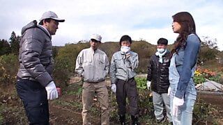 Chuyến đi công tác của người nông dân Nhật Bản trẻ tuổi kết thúc trong quan hệ tình dục với người nông dân già. sex nhật bản tàn bạo