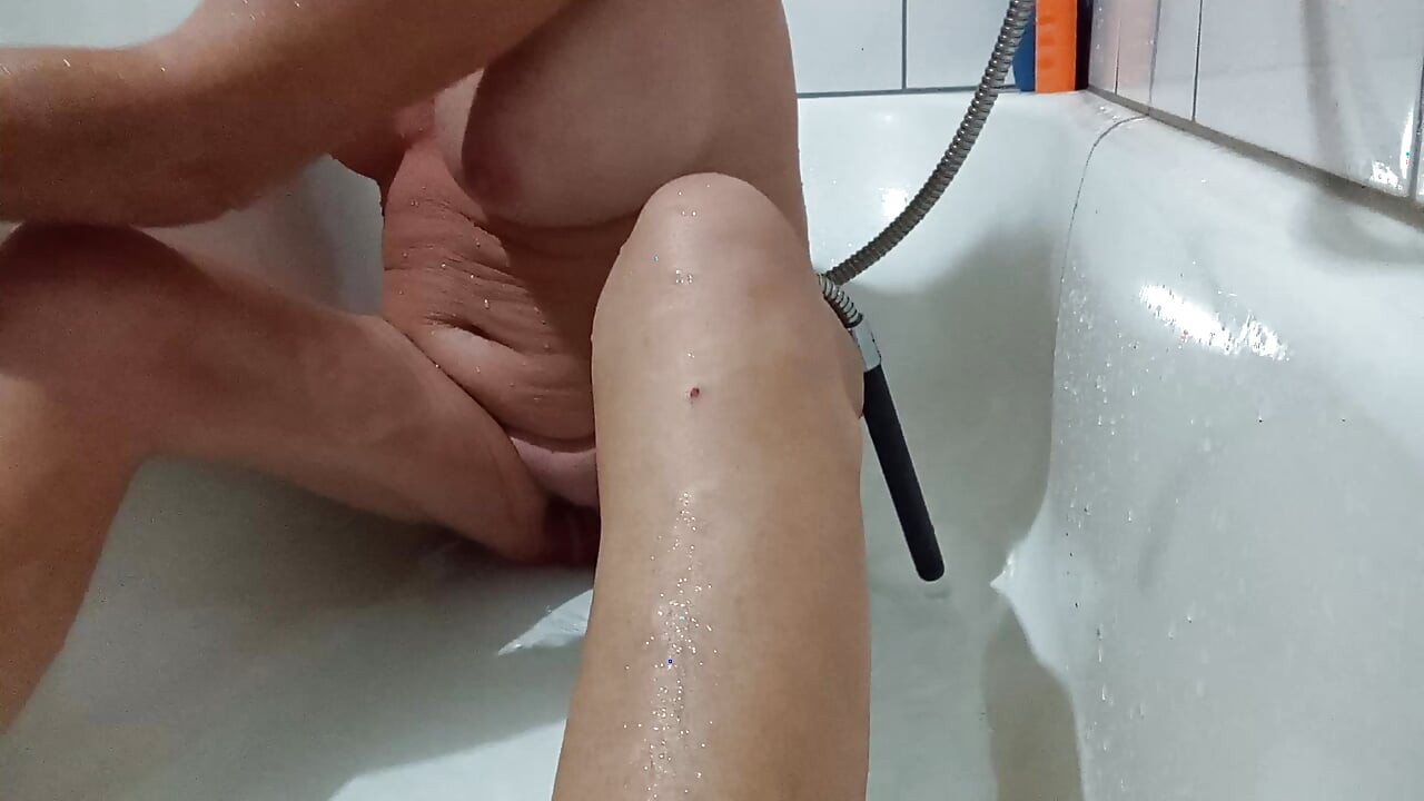 LizzyYum SD august 2026 bathing masturbation