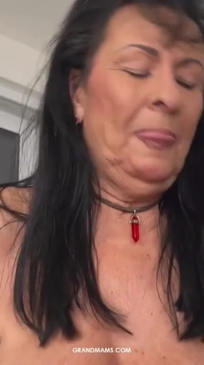 第一人称视角 我刚干了你的奶奶！