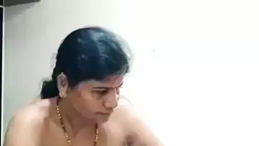 セックスの準備ができているインド人の叔母