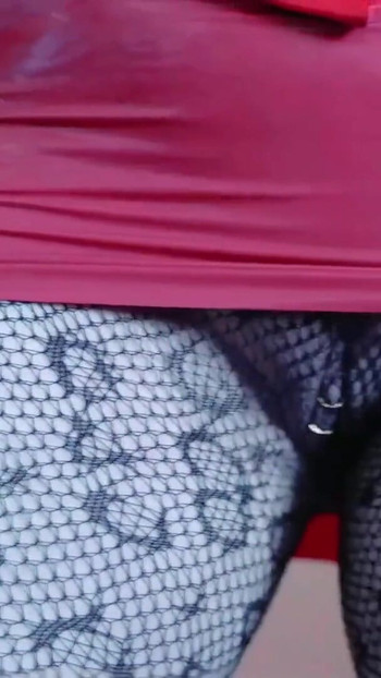 Ključni trenutak iz "Nošenje gumenih guma od lateksa dugih operskih rukavica video visokog kvaliteta"
