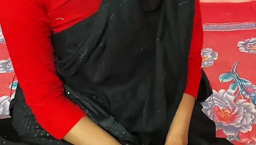 Hintli seksi teyze evde kimse yokken sert sikişiyor