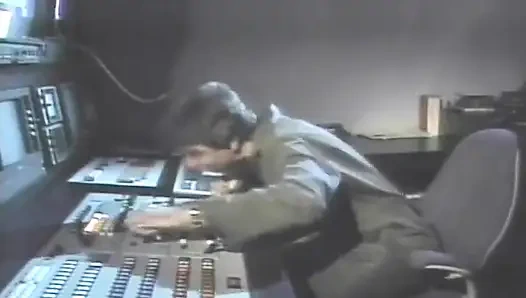 Französische schlampen mit verbundenen augen haben gesichtsbesamungen im vierer