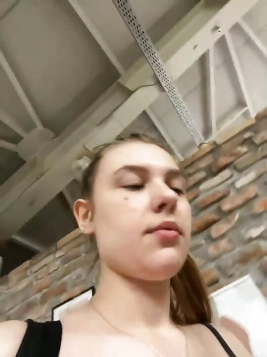 Jucielussie cumming in the gym