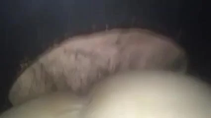 Dva creampie u gloryhole.