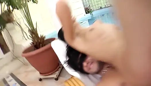 Zwei sexy junge lesben spielen und ficken einen großen schwanz