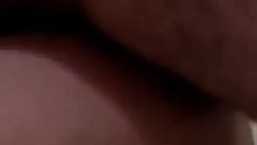 Сексуальная милфа-домохозяйка трахает пасынка с эпическим сквиртующим трясущимся оргазмом