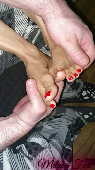 Naelor Giving Melove a Nice Foot Massage