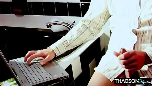 Verführerische MILF gefingert und bis zum höhepunkt geleckt