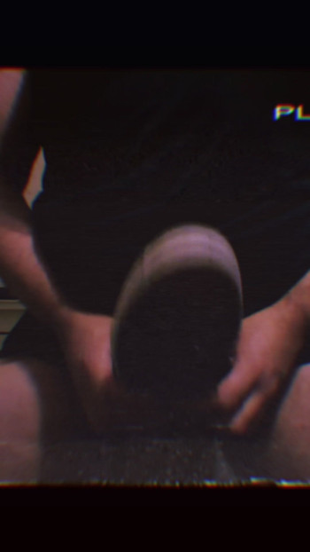 我的好朋友把他的面包车留给我，我撸管并射在他们身上