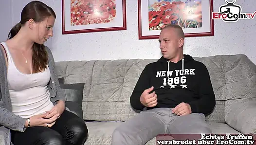 Stiefbruder überredet deutsche Stiefschwester mit ihm zu ficken