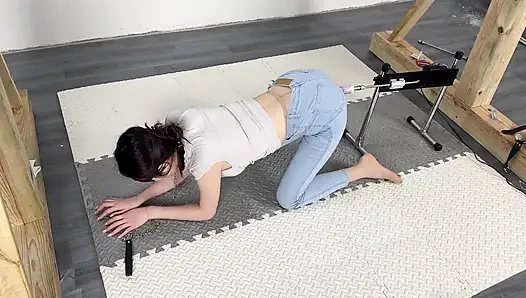 Gefangene das mädchen in engen jeans