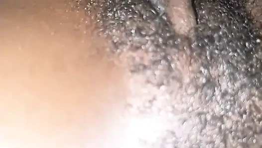 Yarağımda biraz daha yalvarıyor ıslak damlayan suyu amcığı
