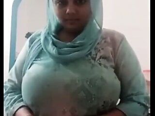 Mamă sexy musulmană țâțoasă ..... exclusiv .....