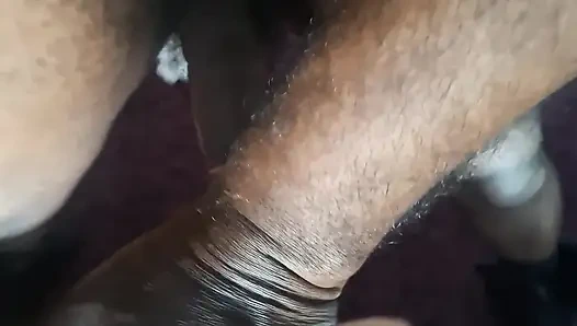 Покорную толстушку-шлюшку грубо трахнул в рот большой черный член