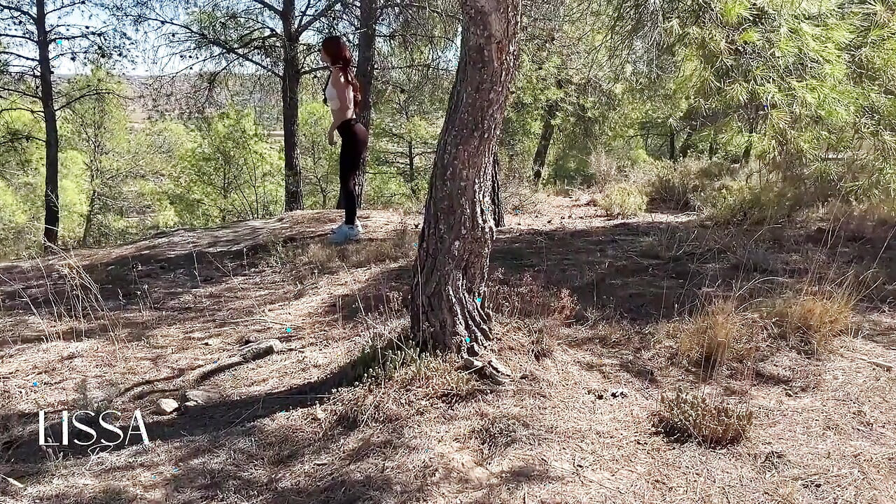 Un pequeño chico se corre en mi boca al aire libre - viendo - spandex-pov