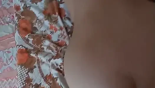 Tetangga nyepong di rumah orang lain