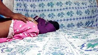 Indischer großer schwarzer entenjunge und krankenschwester-sex im hotel