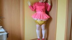 Sissy Shemale in Diaper und Breath Mask