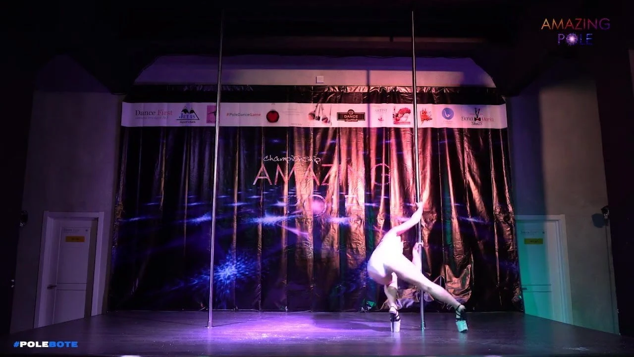 Sexy daria reschik pole dance