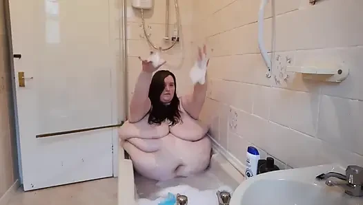 Kesenangan mandi ssbbw dan perut bergeliat