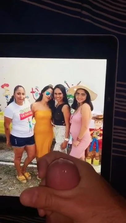 Cum tribute a viejas ricas