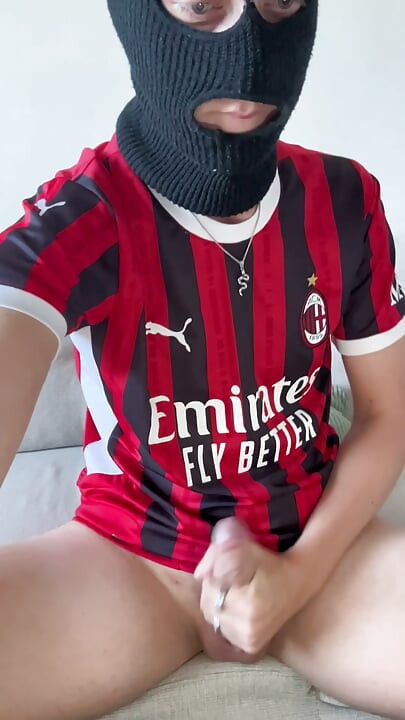 Futbolcu Kardeş Yükünü Fışkırtıyor