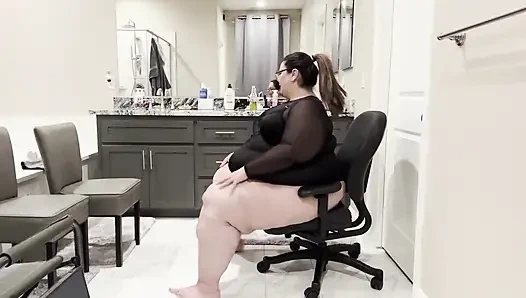 Luxe in dessous: Plump Paradise Enger stuhl necken (wmv)