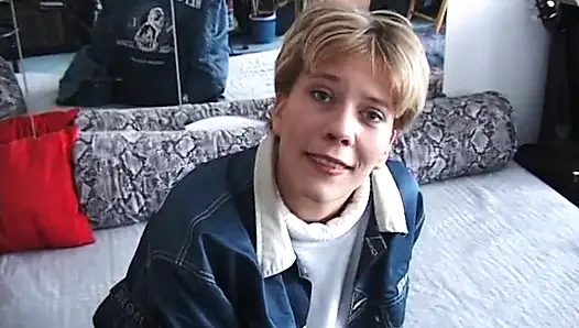 Blonde skank fingering