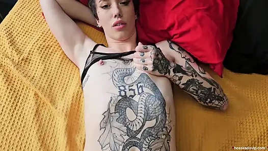 Настоящий грубый страстный секс с большим хуем, папочка Hoss Kado трахает крошку Alt Girl Salem, многократные оргазмы, многократные кримпаи в видео от первого лица