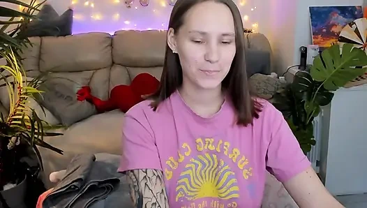 Ich wurde es müde zu lutschen und beschloss, dich mit meinen nippelklemmen zu unterhalten