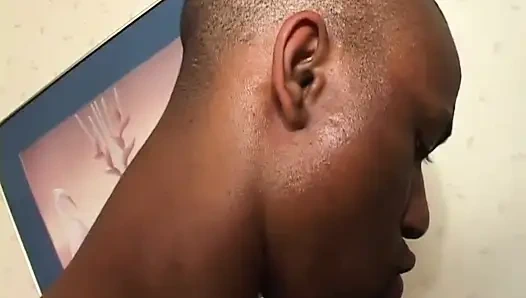 Kontol hitam di memek hitam... Crot di mulut