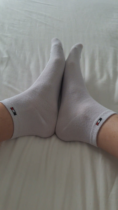Put your meat stick between my feet