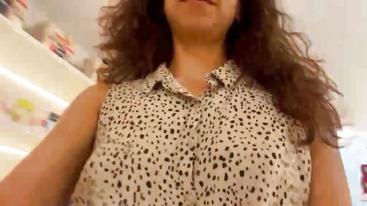 Самостоятельное шпилю пальцами на работе в туалете для моего бойфренда