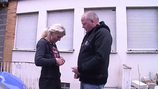 Tante girang jerman dengan besar alami lagi asik