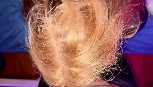 ''OMG, das ist viel sperma'' junge blondine gibt einen blowjob und bekommt einen massiven cumshot zum schlucken und spielen