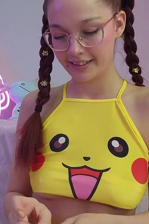 E-girl Boobs and Pokmon Pulls
