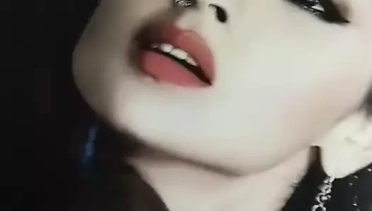 Shirya Saran'a boşalıyor