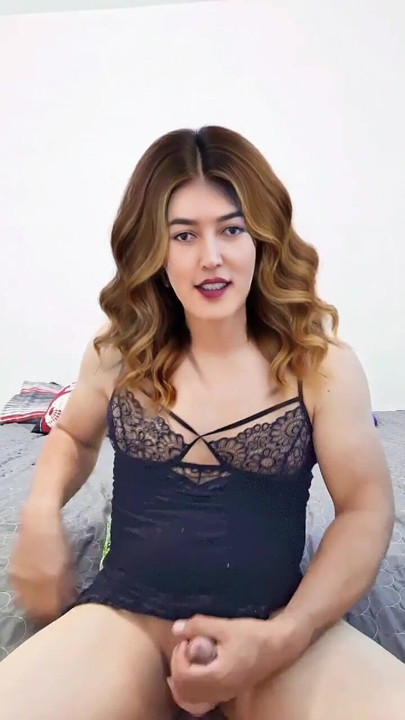 Wie geeft me sexy kleding | Clip 1