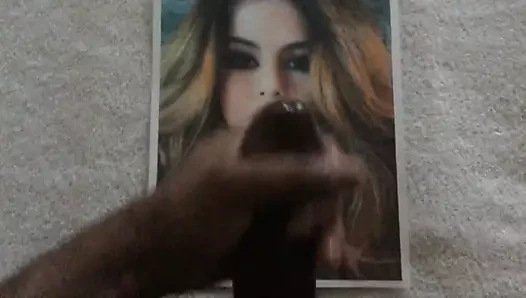 Selena gomez'e saygı duruşu