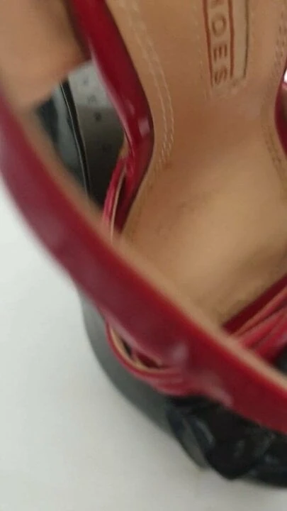 Ihre Schuhe wieder benutzt