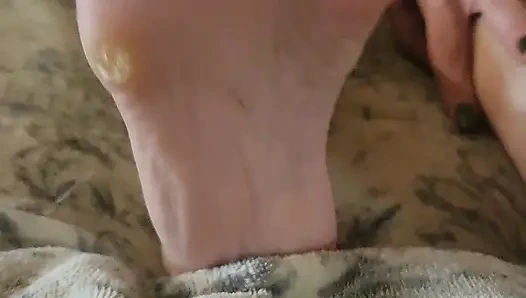 Goode Girl Gives Body Worship JOI