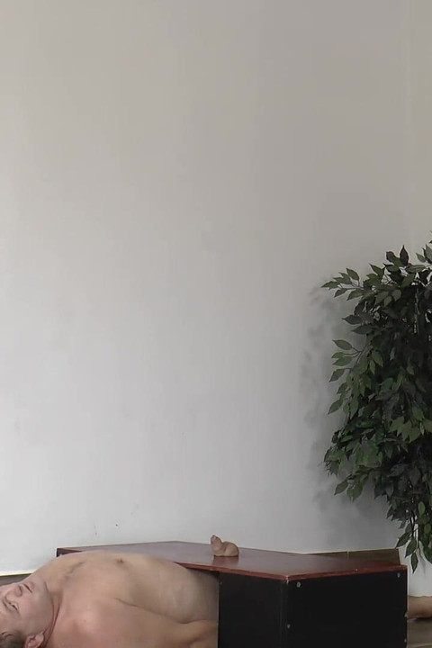 Nomi telefondayken köle orgazm oluyor