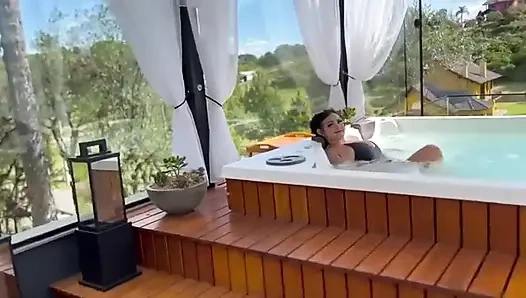 Ich nahm meine nachbarin in das hotelbadezimmer und zeigte ihr mein spielzeug