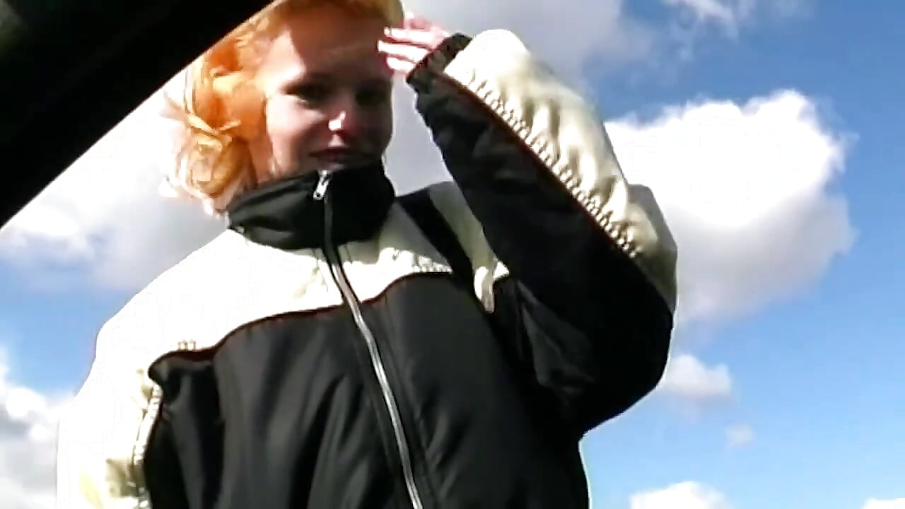 Amatoare blonde pizde umede cu degetul în mașină și pat